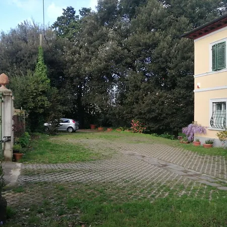La Dogana Di Charme - Historic With A Beautiful Garden Bed & Breakfast