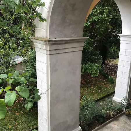 La Dogana Di Charme - Historic With A Beautiful Garden Bed & Breakfast 2*