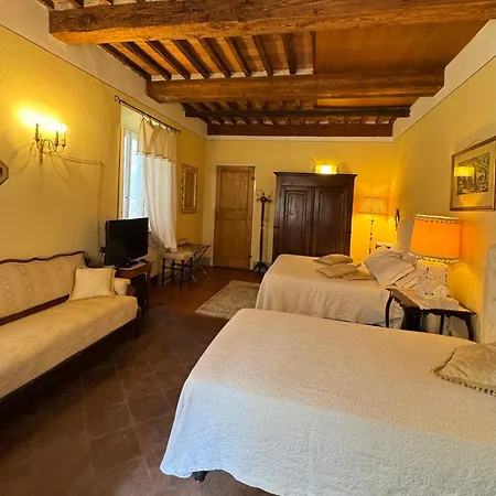 La Dogana Di Charme - Historic With A Beautiful Garden Bed & Breakfast 2*