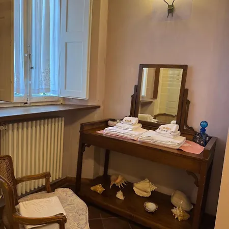 Panzió La Dogana Di Charme - Historic With A Beautiful Garden - Private Parking 2*