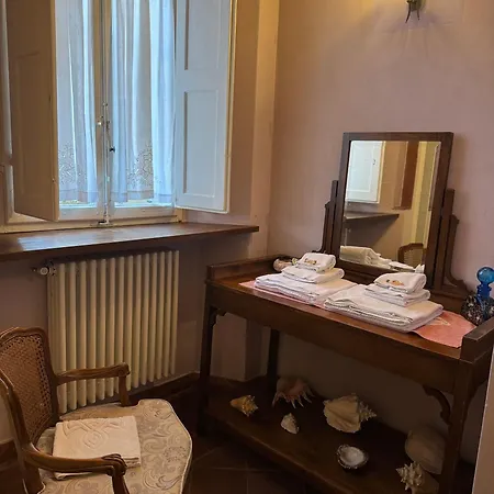 Bed & Breakfast La Dogana Di Charme - Historic With A Beautiful Garden Lucca