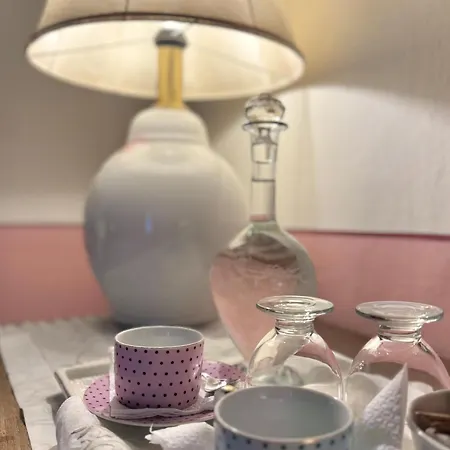 La Dogana Di Charme - Historic With A Beautiful Garden Bed & Breakfast