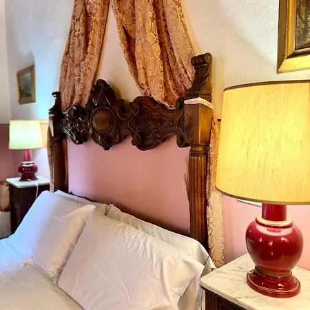 La Dogana Di Charme - Historic With A Beautiful Garden Bed & Breakfast 2*