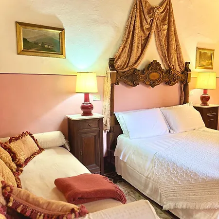 Bed & Breakfast La Dogana Di Charme - Historic With A Beautiful Garden Lucca
