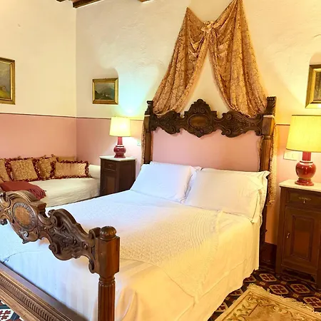 La Dogana Di Charme - Historic With A Beautiful Garden Bed & Breakfast