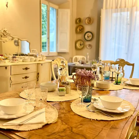 La Dogana Di Charme - Historic With A Beautiful Garden - Private Parking Oda ve Kahvaltı