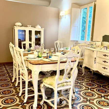 Panzió La Dogana Di Charme - Historic With A Beautiful Garden - Private Parking 2*