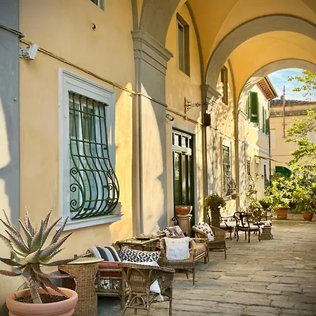 La Dogana Di Charme - Historic With A Beautiful Garden Bed & Breakfast Lucca