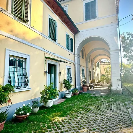 Bed & Breakfast La Dogana Di Charme - Historic With A Beautiful Garden