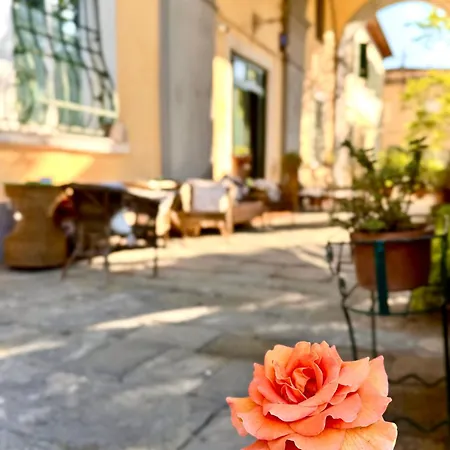 Panzió La Dogana Di Charme - Historic With A Beautiful Garden - Private Parking
