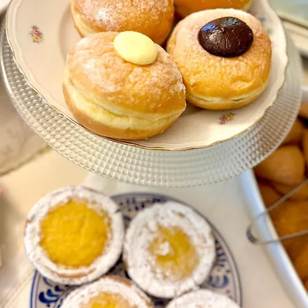 La Dogana Di Charme - Historic With A Beautiful Garden - Private Parking Oda ve Kahvaltı Lucca