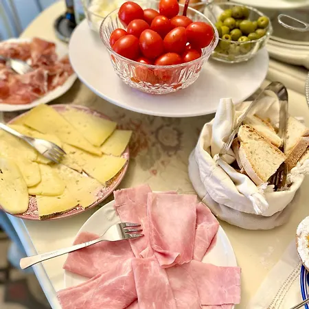 Bed & Breakfast La Dogana Di Charme - Historic With A Beautiful Garden Lucca