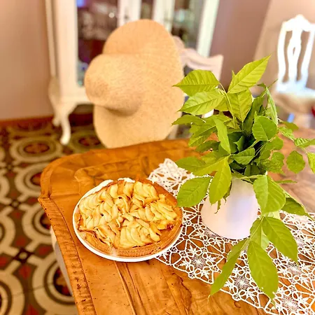 Bed & Breakfast La Dogana Di Charme - Historic With A Beautiful Garden - Private Parking Lucca