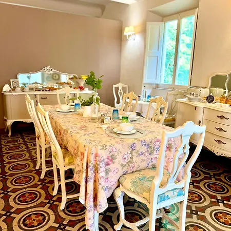 Bed & Breakfast La Dogana Di Charme - Historic With A Beautiful Garden - Private Parking 2*