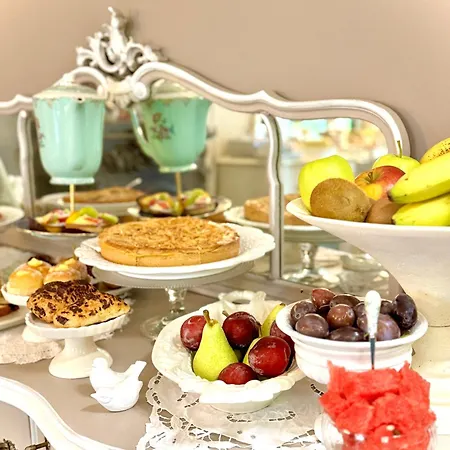 Oda ve Kahvaltı La Dogana Di Charme - Historic With A Beautiful Garden - Private Parking Lucca