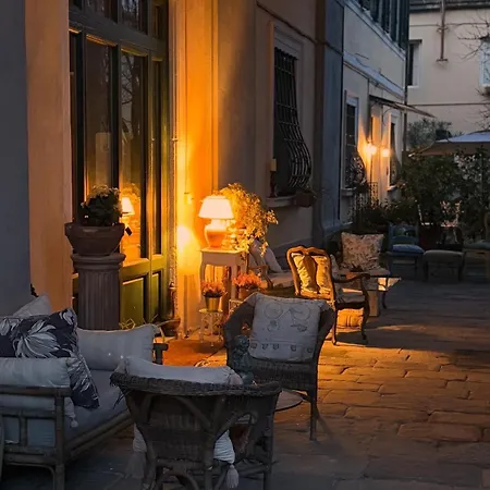 La Dogana Di Charme - Historic With A Beautiful Garden - Private Parking Bed & Breakfast 3*