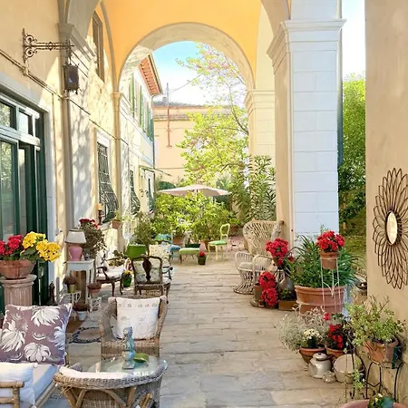La Dogana Di Charme - Historic With A Beautiful Garden - Private Parking 3* Lucca
