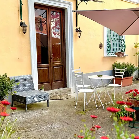Bed & Breakfast La Dogana Di Charme - Historic With A Beautiful Garden - Private Parking 3*