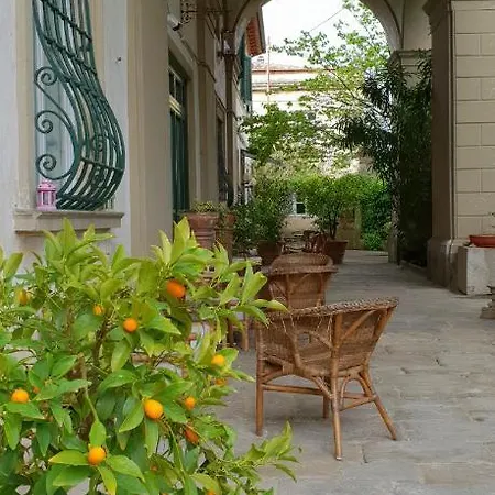 Bed & Breakfast La Dogana Di Charme - Historic With A Beautiful Garden - Private Parking 3*