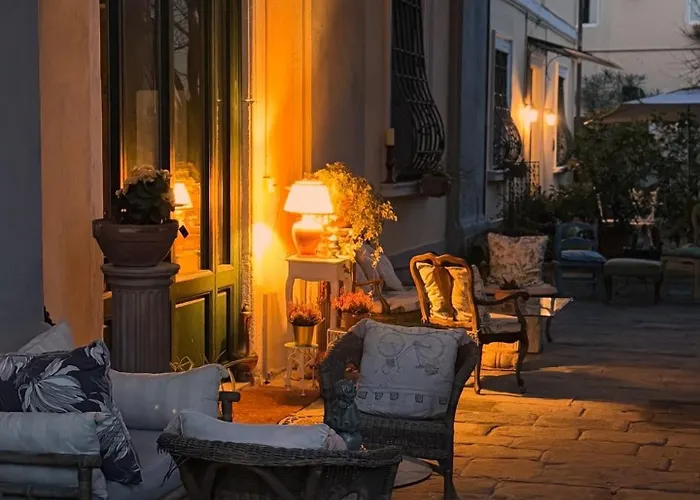 La Dogana Di Charme - Historic With A Beautiful Garden - Private Parking Bed & Breakfast 3*